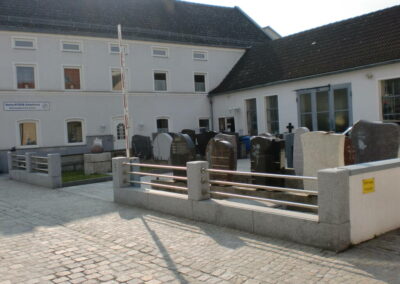 Grabsteinausstellung in Dingolfing, Naturstein Götzfried
